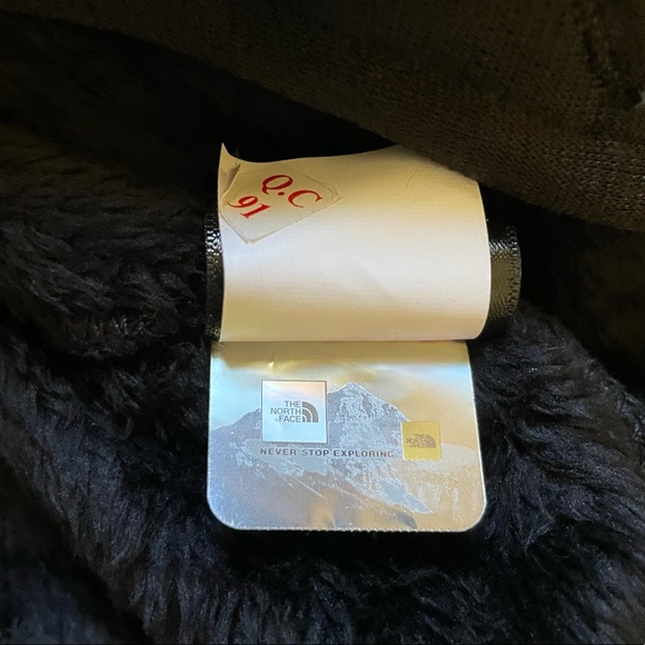 The North Face Women’s Osito Quarter Zip Black Pullover - Picture 8 of 8